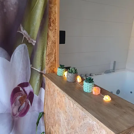 Roulotte De Camille, Avec Bain à Remous Appartamento Winnezeele