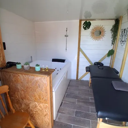 Roulotte De Camille, Avec Bain A Remous Daire Winnezeele
